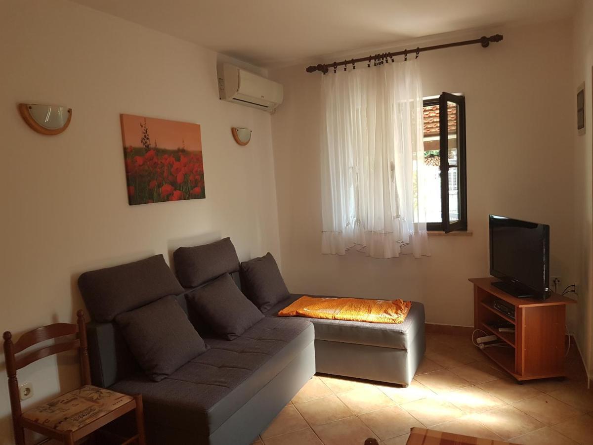Apartments Stella พูลา ภายนอก รูปภาพ
